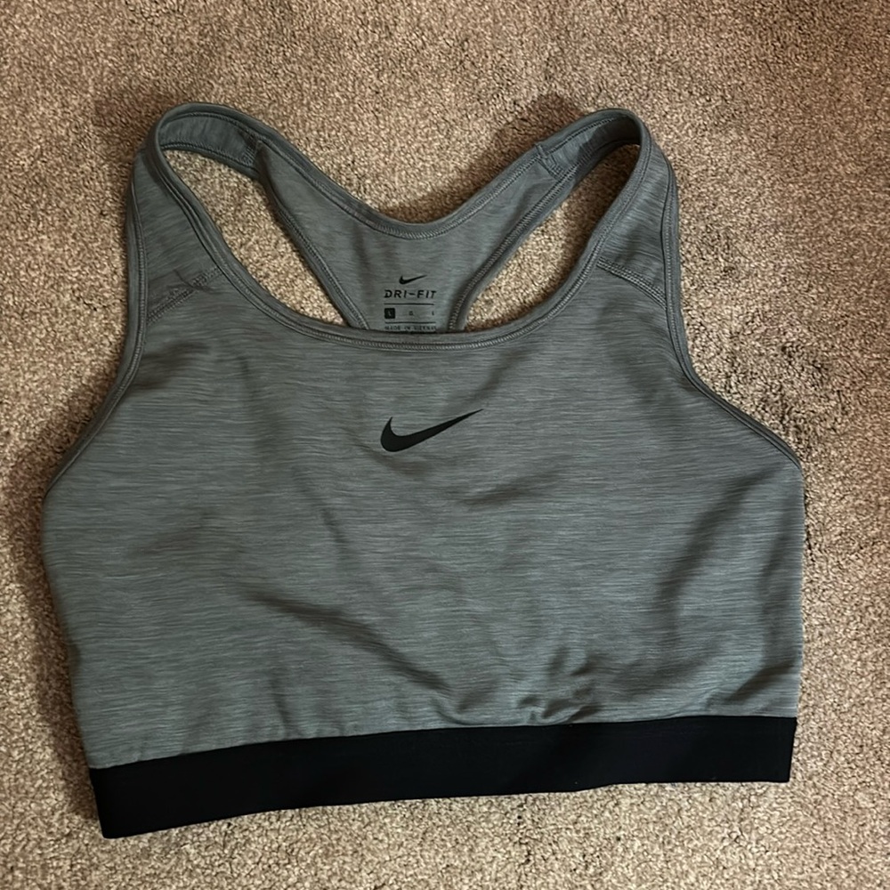 Nike grey sports bra. Women’s large. Never worn